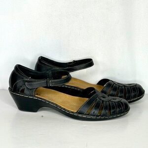 Clark’s Windy River Sandals Black Leather Top Stitch Hook & Loop Comfort Sz 7